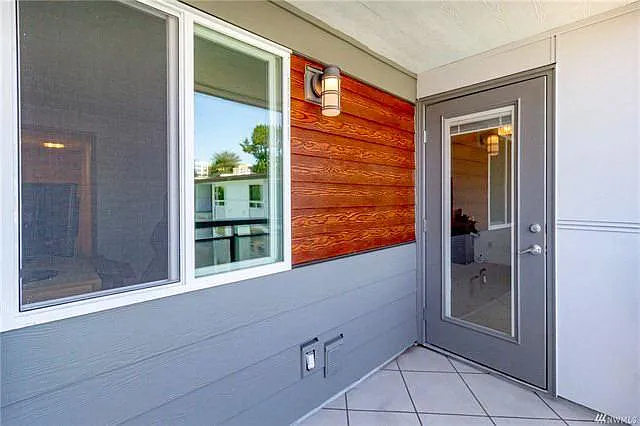 Large Deck Off Living Room