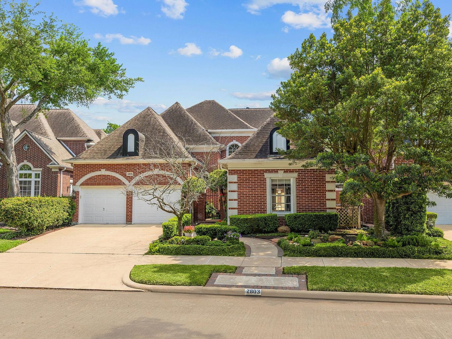 2803 Saint Annes Dr