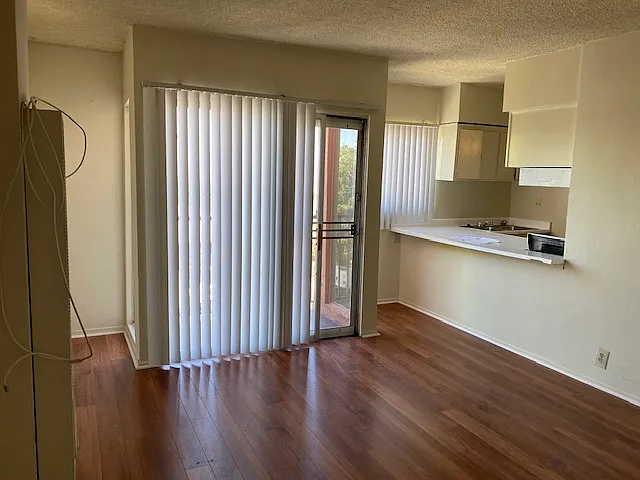 Studio, 575 sqft, $1,450 — Photo 4