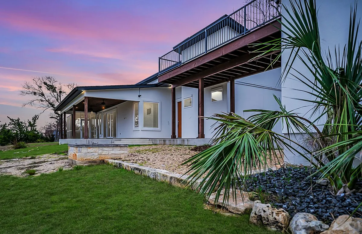 Building Photo - 2109 Bella Vis