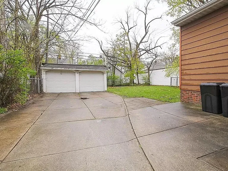 Large Fenced in Back Yard