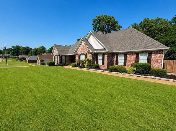 218 Manchester Dr, Vicksburg, MS 39183