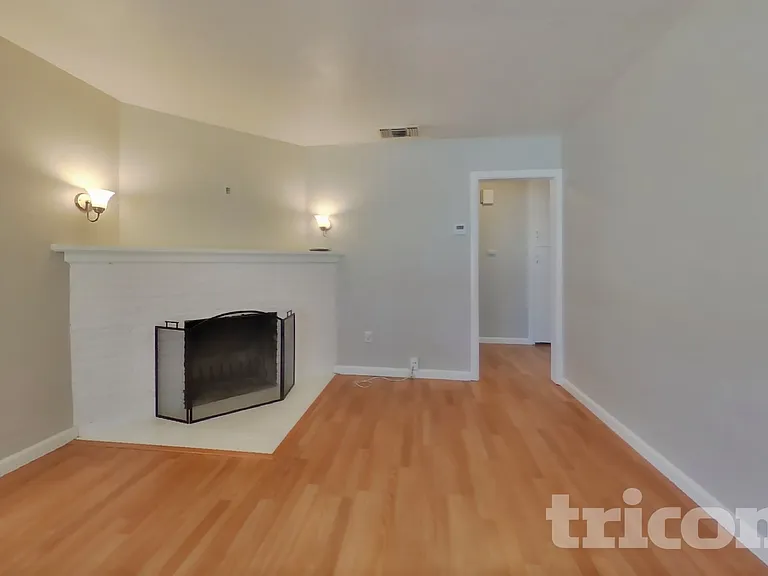 463 Park Ave — Photo 2