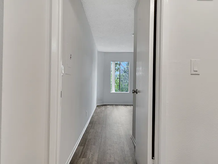 Orange Apartments — Photo 11