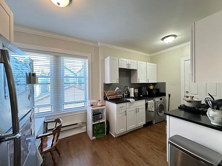 3817 N Greenview Ave #E2 — Photo 2