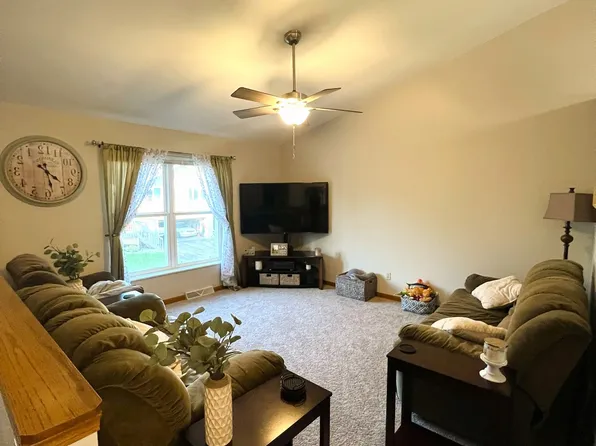 216 Thomson Ln, Oregon, WI 53575