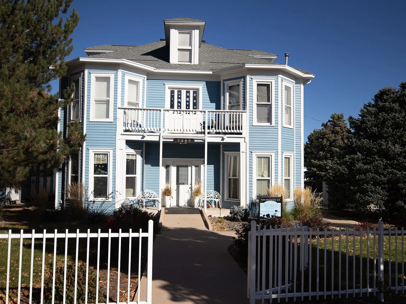 Grandview Manor — Photo 2