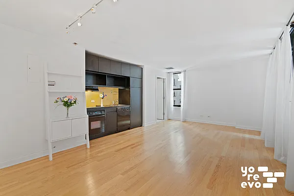 Sold by Yoreevo, LLC | media 6