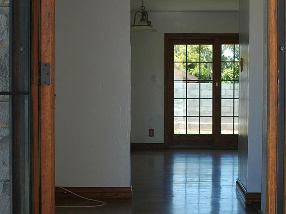 2nd image of 228 Moultrie Pl