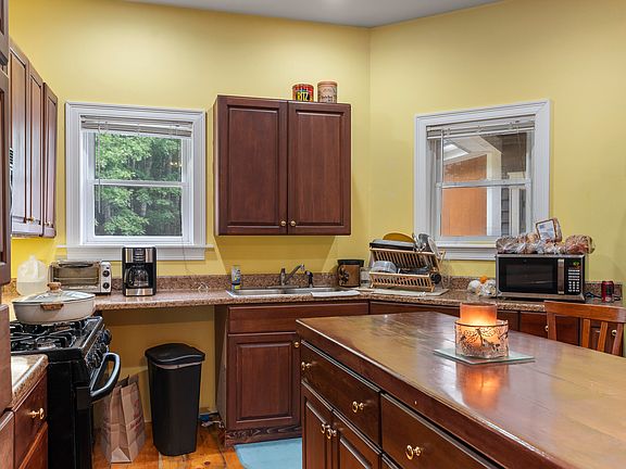 2nd image of 50 Briarwood Lane