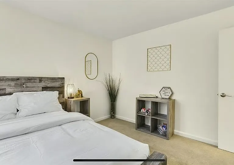 400 N Sunrise Way — Photo 2