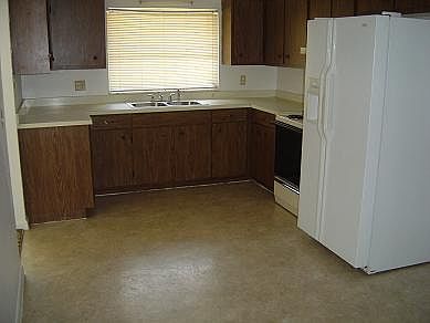 3rd image of 505 SE 12th St