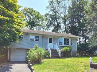384 Soundview Dr, Rocky Point, NY 11778