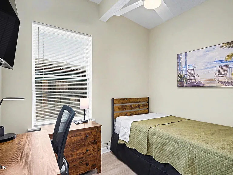 2909 Lauderdale Dr E #B-1 — Photo 2