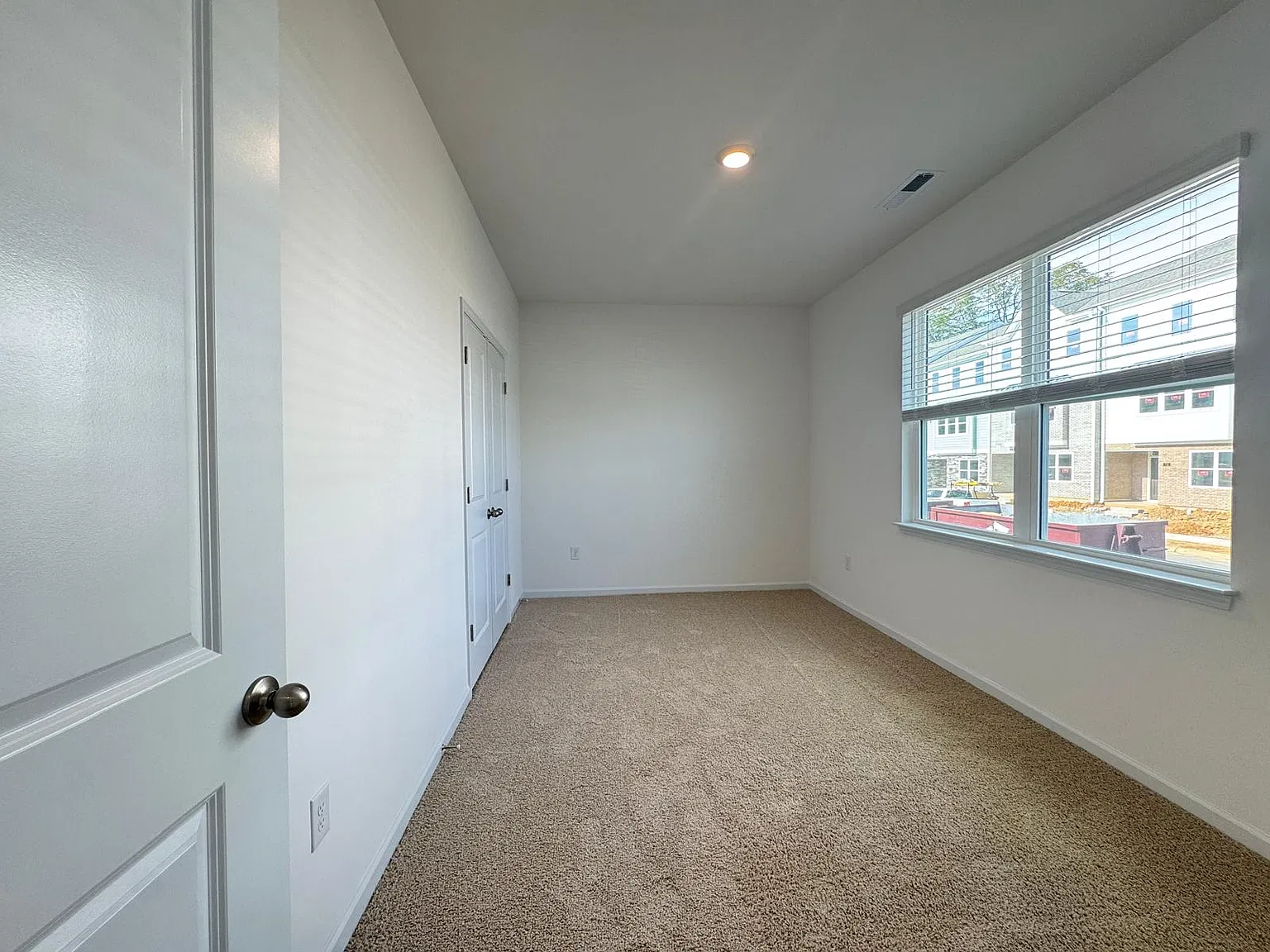 4 bed, 3.5 bath, 2283 sqft, $2,145 — Photo 3