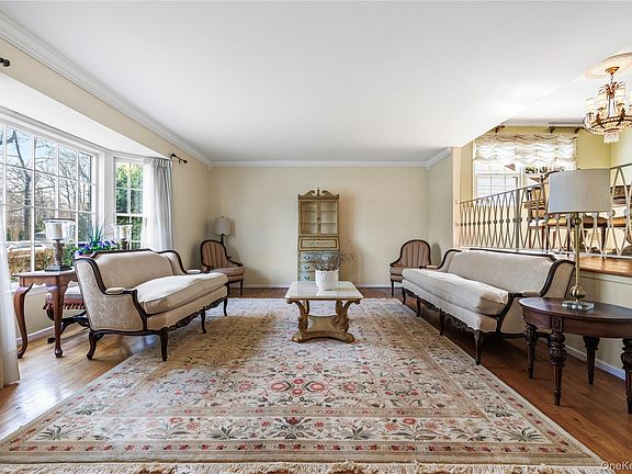 2nd image of 14 Loewen Court