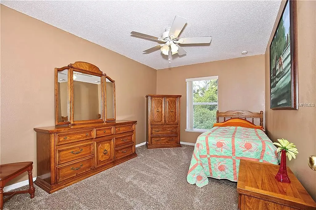 5 bed, 3.5 bath, 3009 sqft, $700 — Photo 4