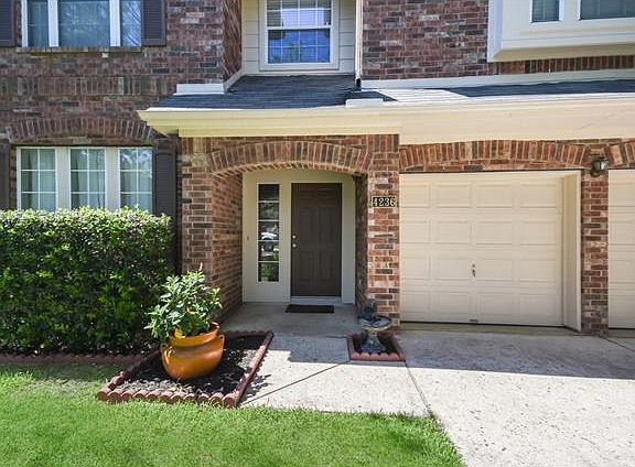 4th image of 4236 Kingsburg Dr