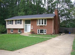 9204 Dellwood Dr, Vienna, VA 22180