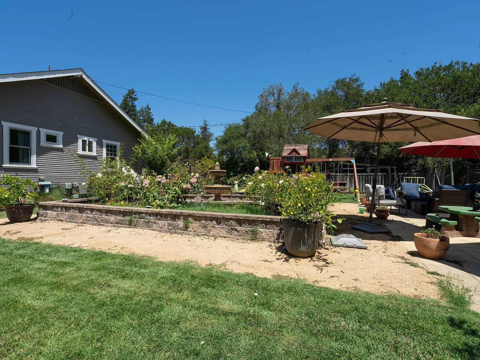 3 bed, 1050 sqft, $4,950 — Photo 4