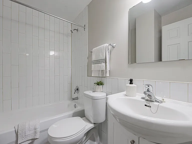 392 Sherbourne St #404 — Photo 5