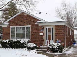 28015 Ruehle St, Saint Clair Shores, MI 48081