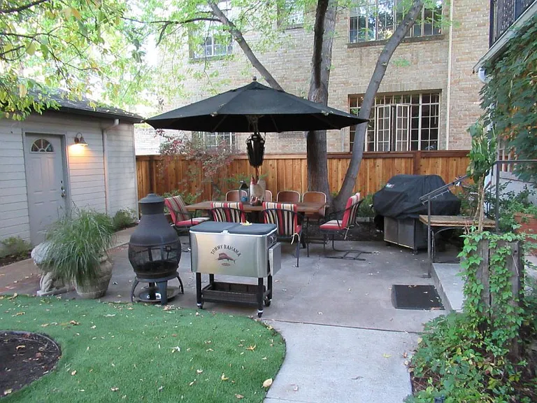 1016 N Lafayette St — Photo 4