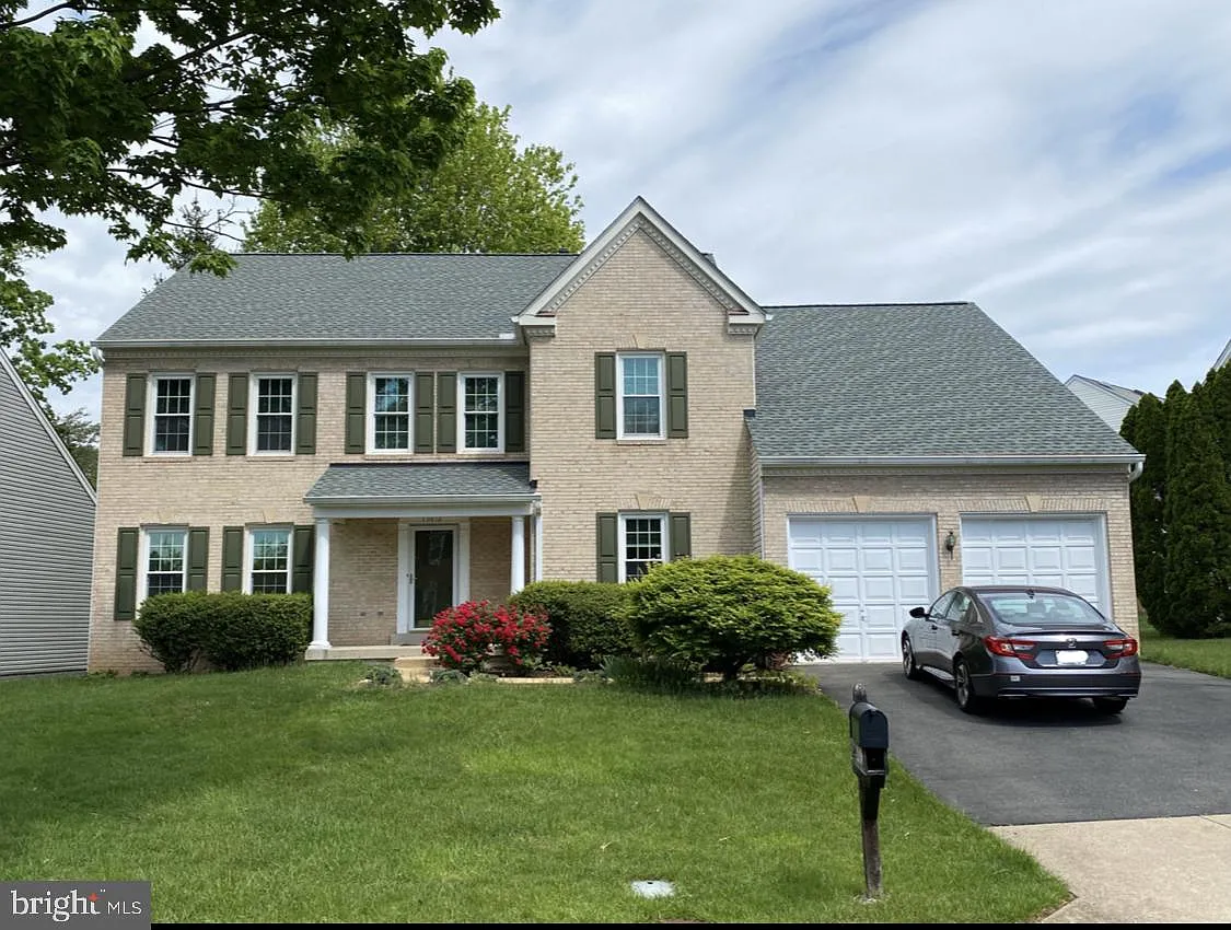 5 bed, 3.5 bath, 5315 sqft, $5,300 — Photo 1