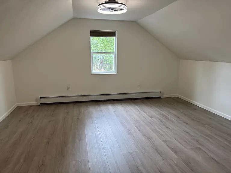 Upstairs bedroom 2
