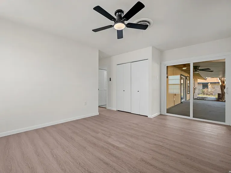 209 Windcrest Dr — Photo 14