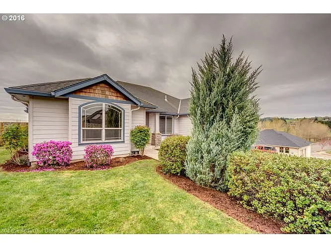 444 SW Mount Mazama St photo 1