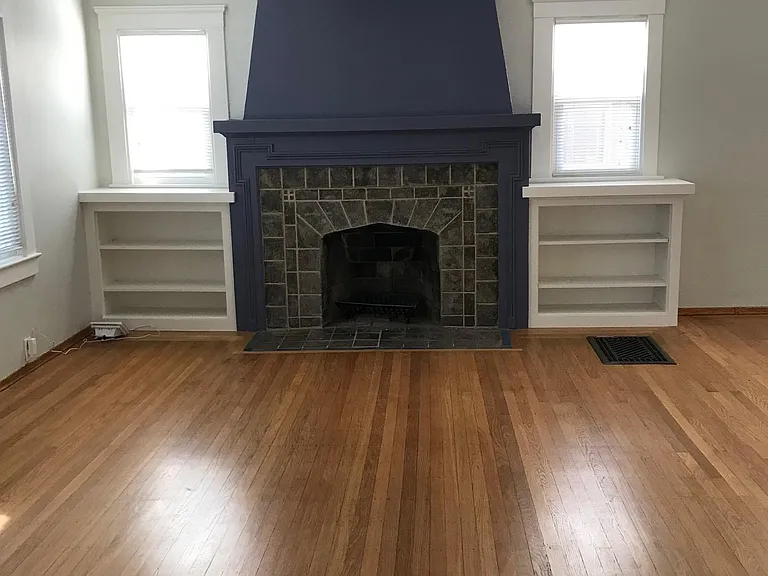 615 E 22nd St — Photo 2