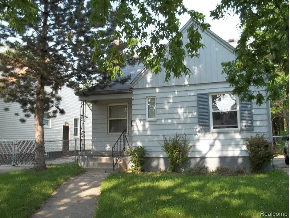 Building Photo - 20242 Hickory St