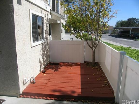 3rd image of 84 Allenwood Ln