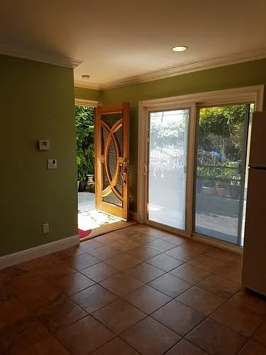 421 Columbus St — Photo 17