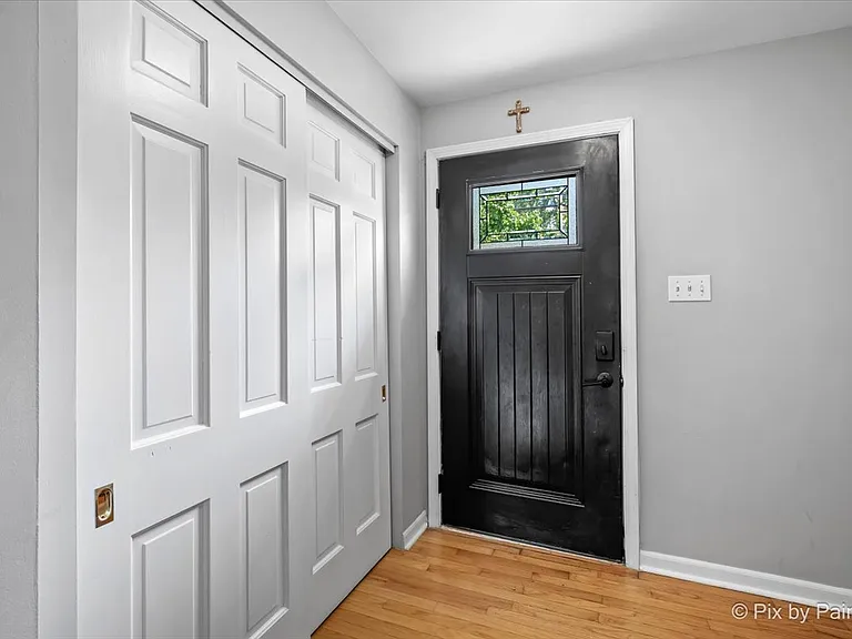 120 W Hillside Ave — Photo 2