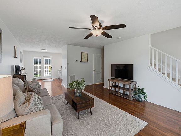 5th image of 919 Seven Oaks Blvd