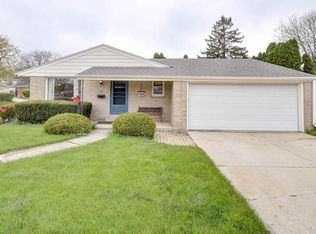 1032 Crab Tree Ln, Racine, WI 53406