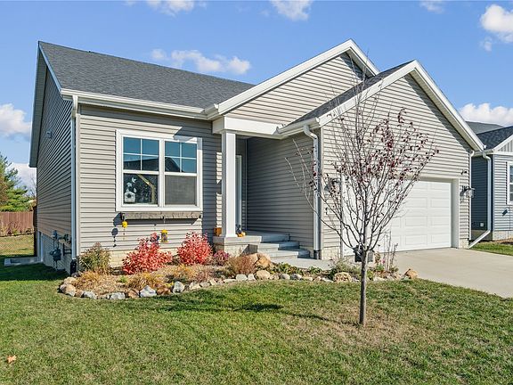 2nd image of 9014 Grand Oaks Dr NE