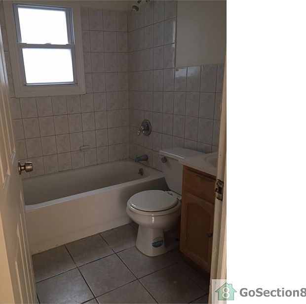 2nd image of 724 Lyons Ave APT B2