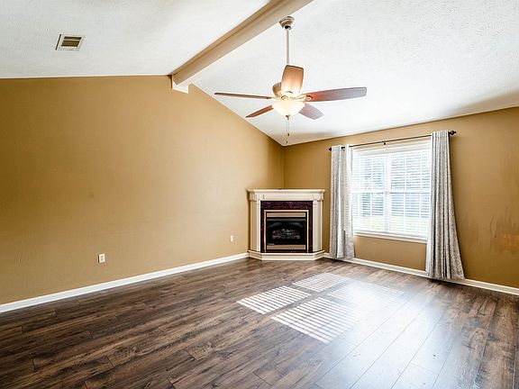 4th image of 305 Crain Dr