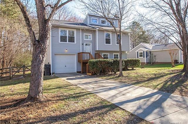1st image of 8218 Park Vista Cres