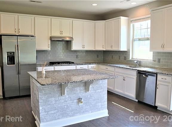 5th image of 15317 Oleander Dr