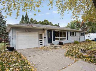 511 Blackhawk Dr, Green Bay, WI 54301