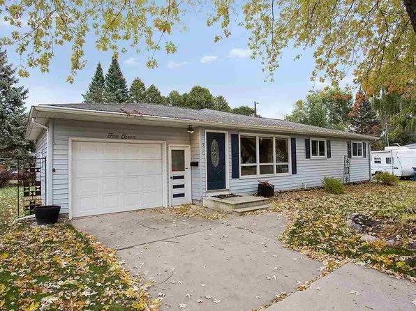511 Blackhawk Dr, Green Bay, WI 54301