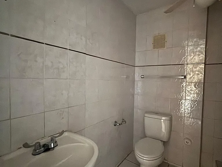 170 Avenue Arterial Hostos F1cond Parque Ctr — Photo 10