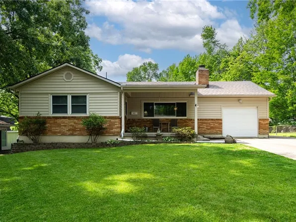 607 SE 4th Ter, Lees Summit, MO 64063