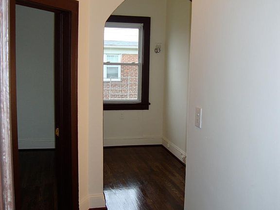 hallway/nook/bedroom