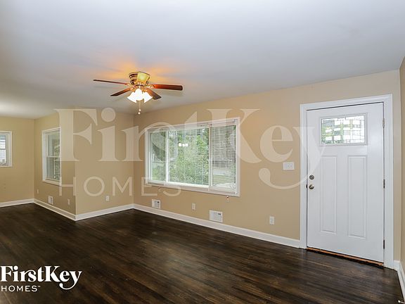 3rd image of 1855 Shamrock Dr