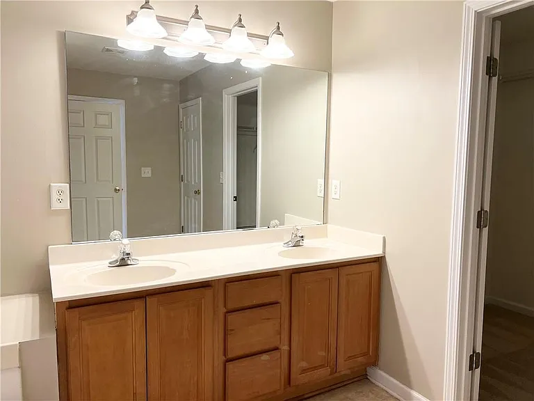 3884 Heritage Crest Pkwy — Photo 23